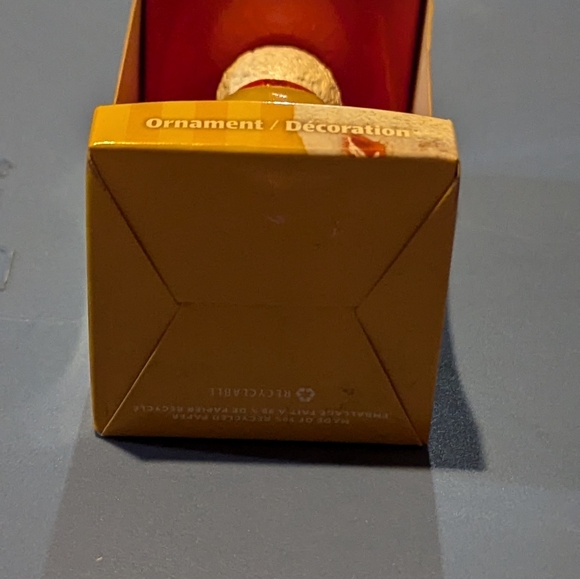 Tim Horton's Collectable Timbit Snowman 2011 Canada Ornament - Picture 5 of 5